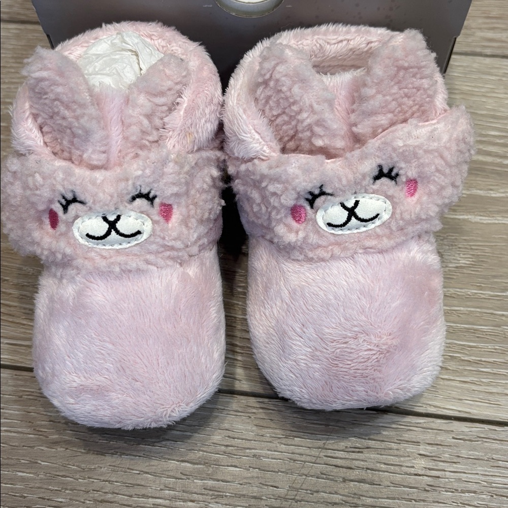 UGG Bixbee Llama Stuffie in Soft Pink 4/5